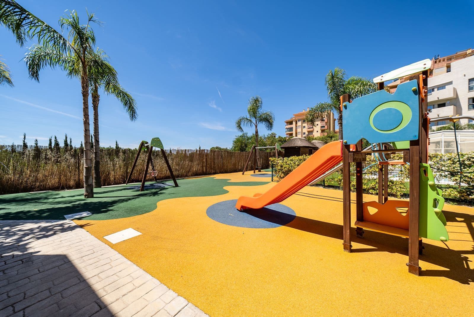 3 bedroom Apartment for sale in Riviera del Sol - € 349,000 (Ref: 9878323)