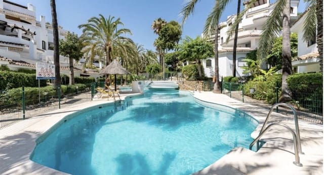 4 chambre Appartement à vendre à Elviria, Marbella - 899 000 € (Ref: 9878340)