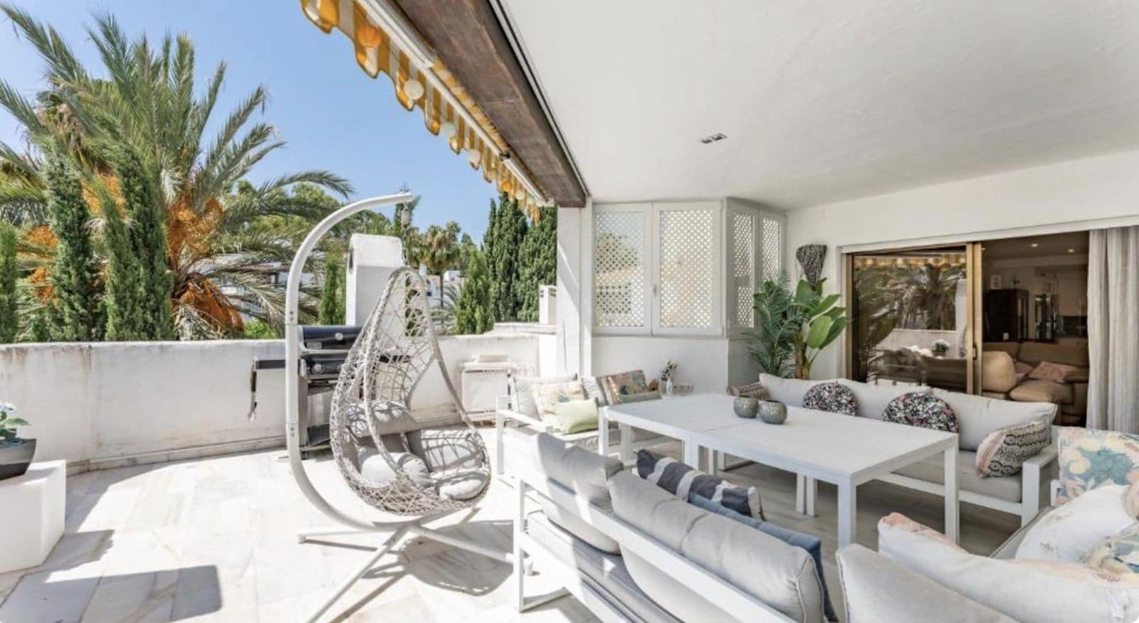 4 bedroom Apartment for sale in Elviria - € 899,000 (Ref: 9878340)