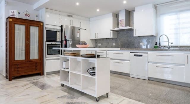 4 chambre Appartement à vendre à Elviria, Marbella - 899 000 € (Ref: 9878340)