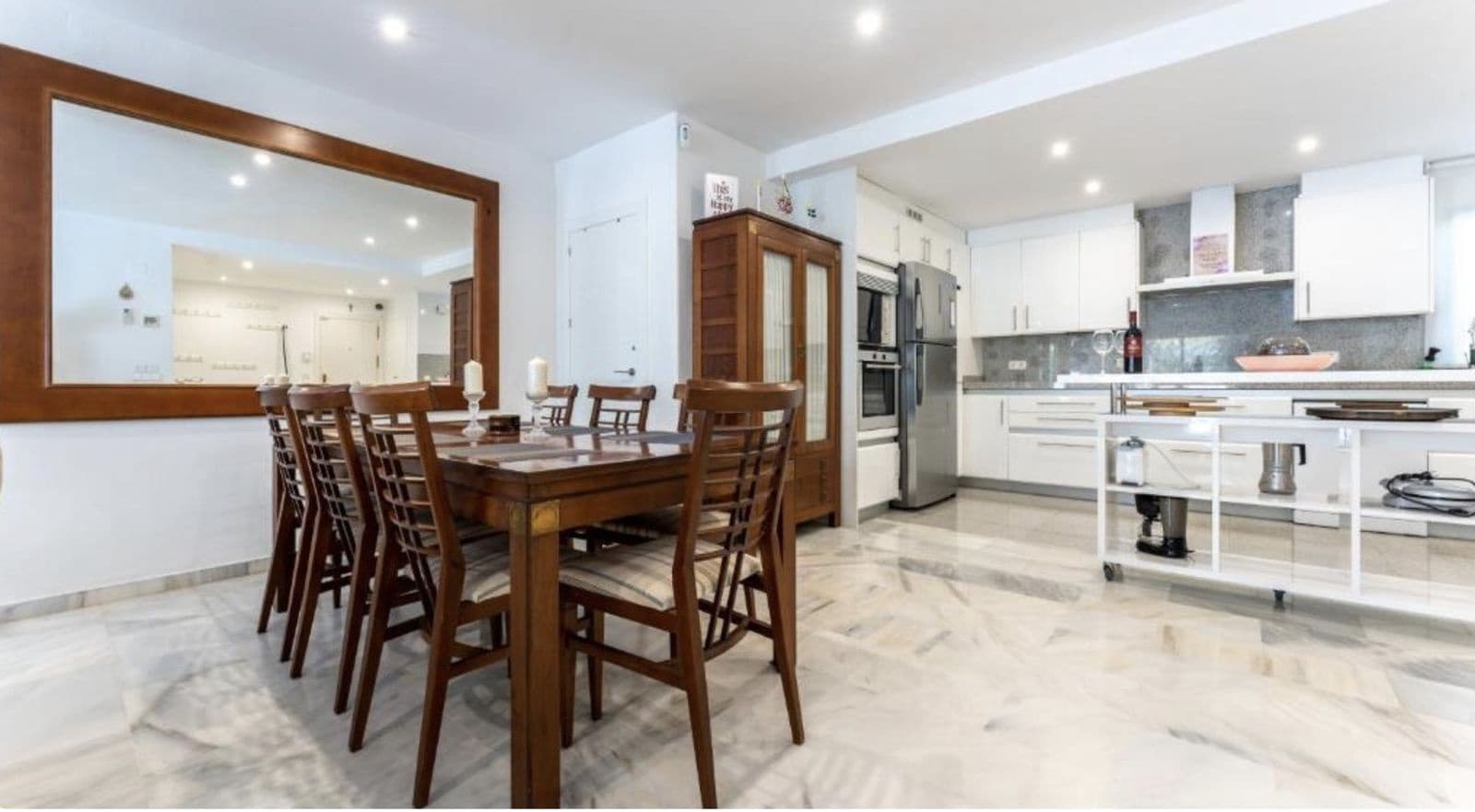 4 bedroom Apartment for sale in Elviria - € 899,000 (Ref: 9878340)