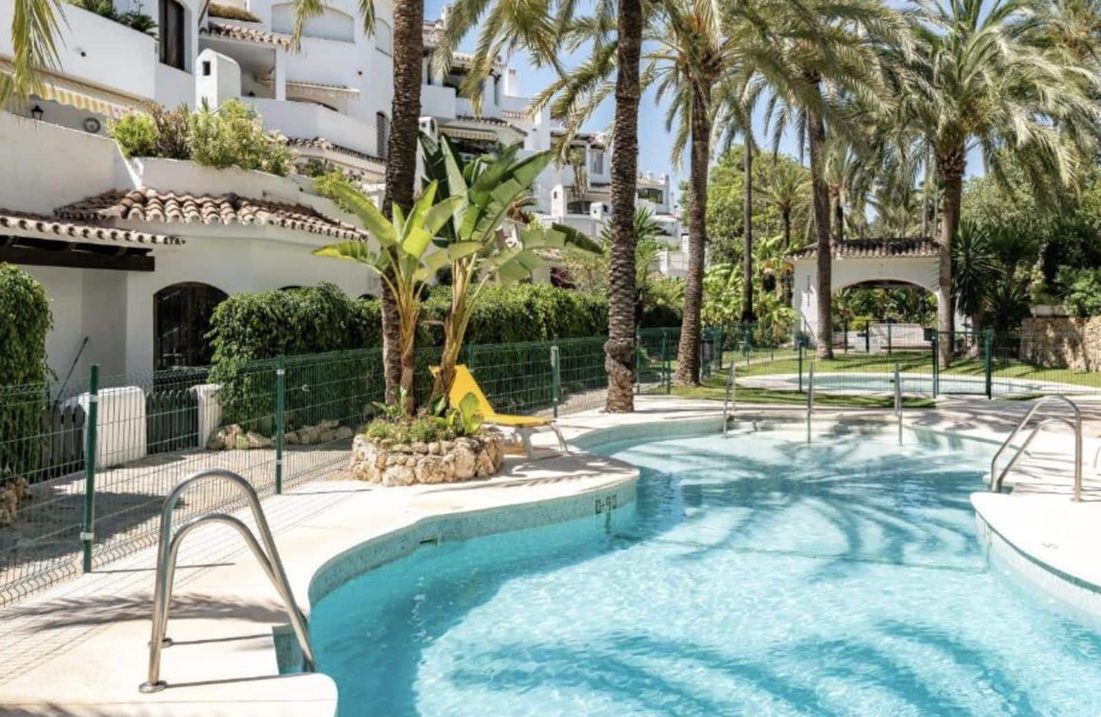 4 bedroom Apartment for sale in Elviria - € 899,000 (Ref: 9878340)