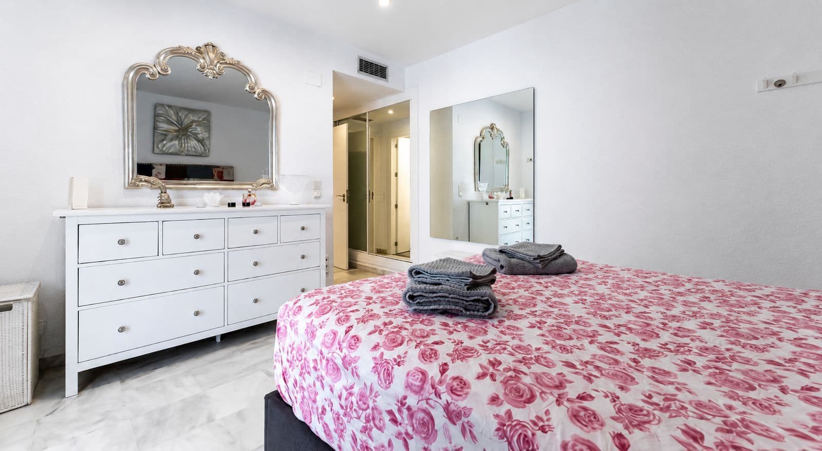 4 bedroom Apartment for sale in Elviria - € 899,000 (Ref: 9878340)