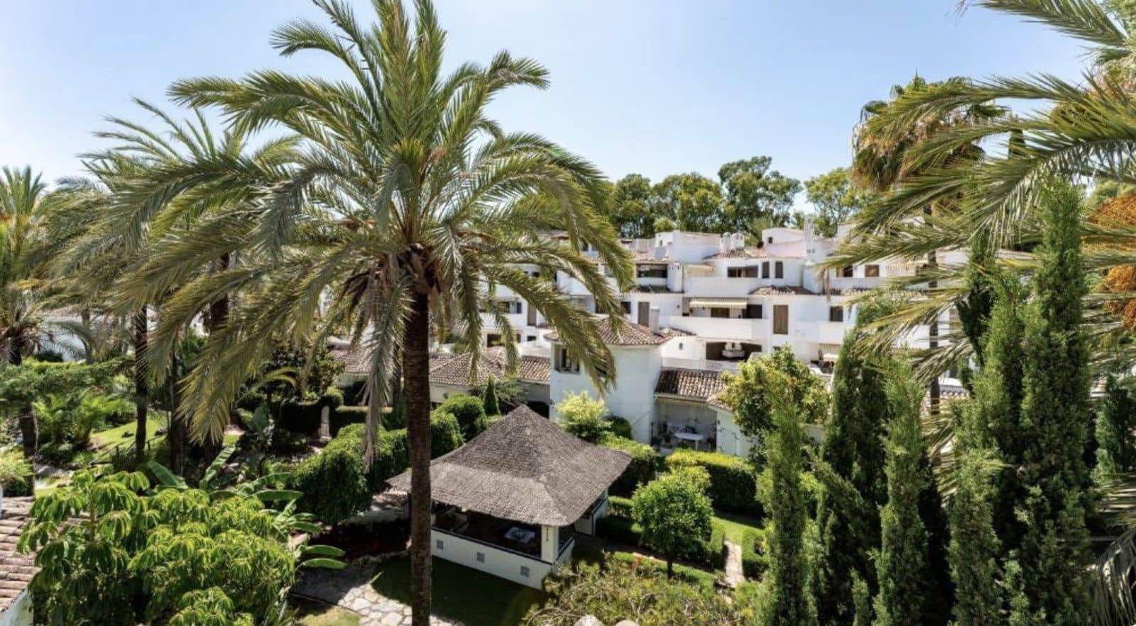 4 bedroom Apartment for sale in Elviria - € 899,000 (Ref: 9878340)