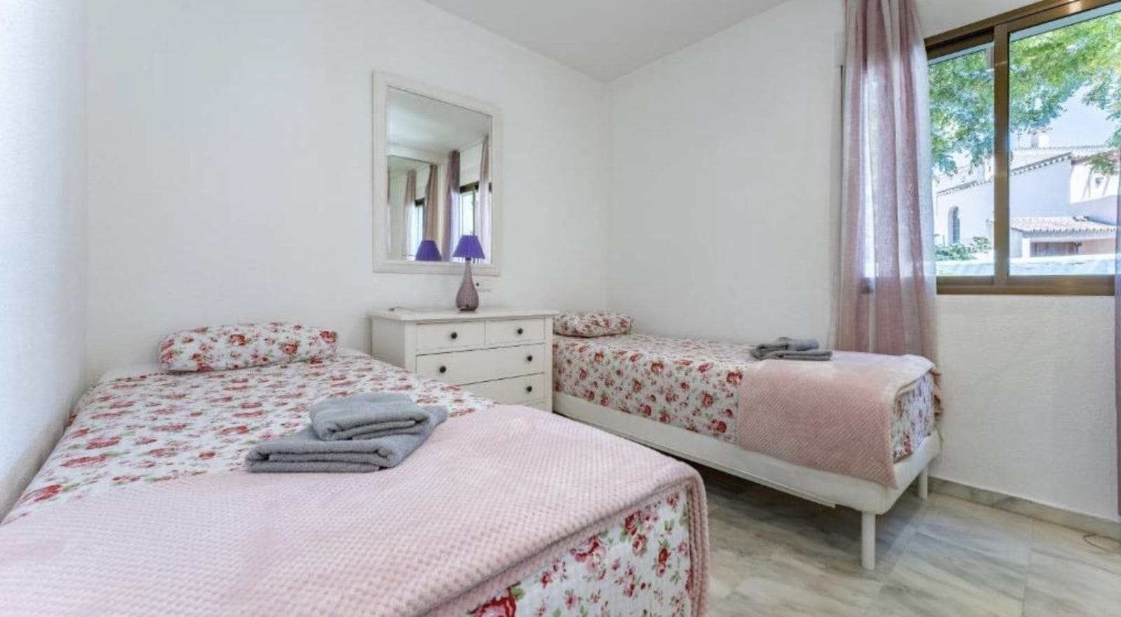 4 bedroom Apartment for sale in Elviria - € 899,000 (Ref: 9878340)