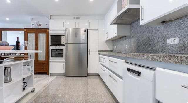4 chambre Appartement à vendre à Elviria, Marbella - 899 000 € (Ref: 9878340)