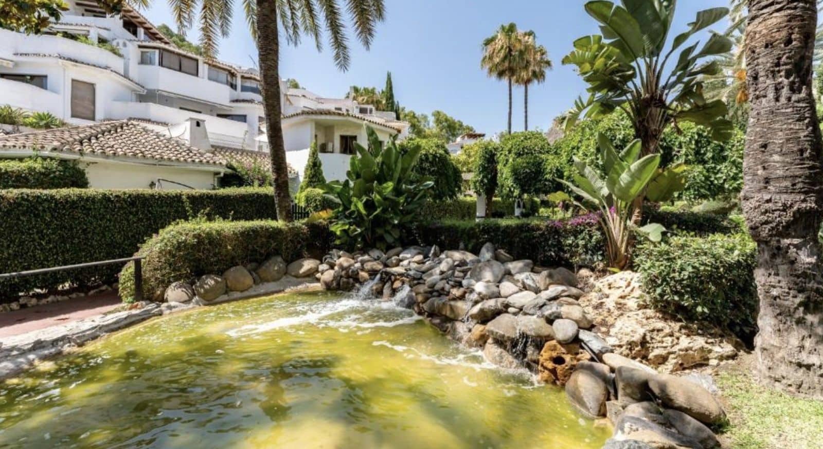 4 bedroom Apartment for sale in Elviria - € 899,000 (Ref: 9878340)