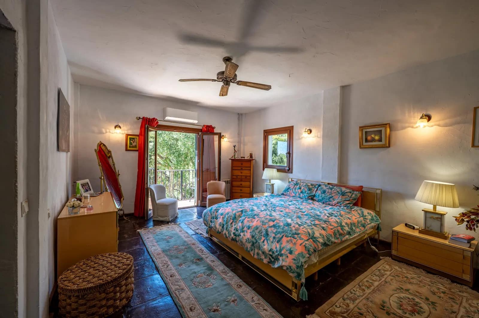 Chalet de 4 habitaciones en Casares en venta - 1.250.000 € (Ref: 9878343)