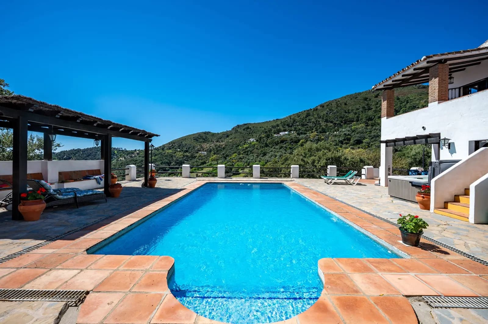 Chalet de 4 habitaciones en Casares en venta - 1.250.000 € (Ref: 9878343)