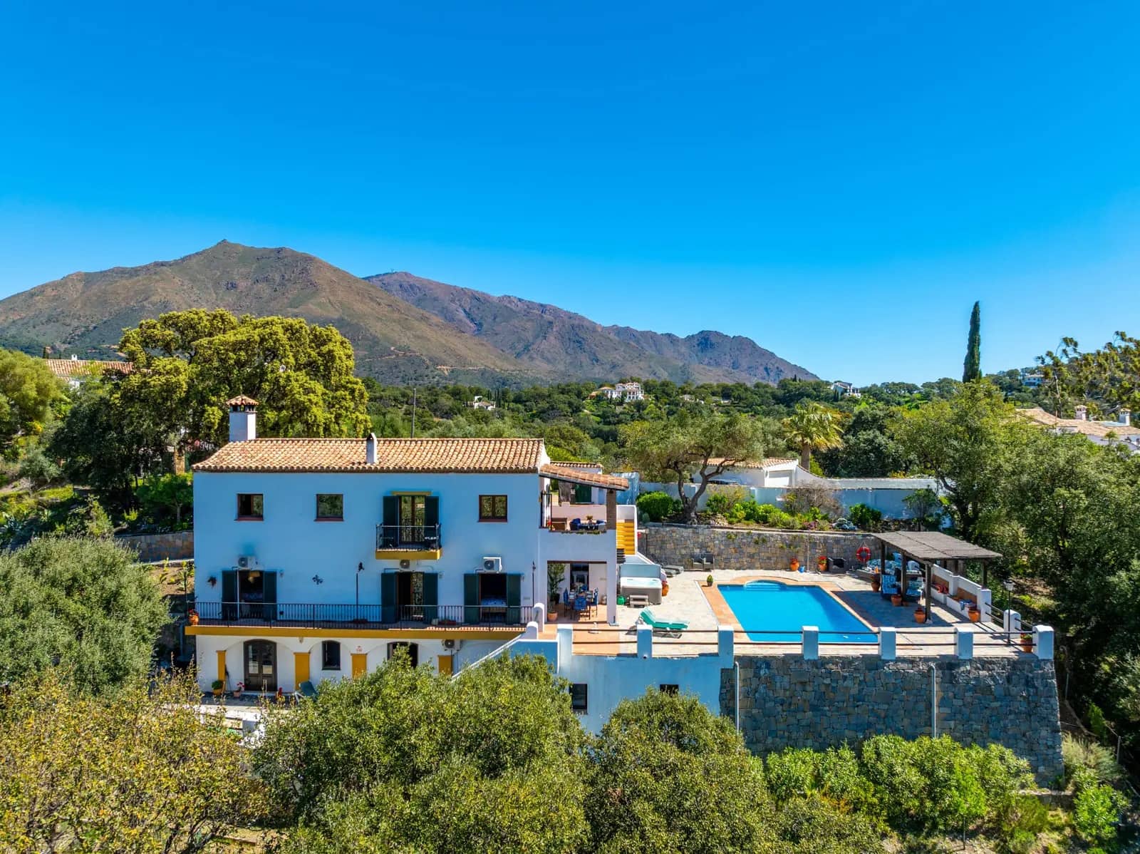 Chalet de 4 habitaciones en Casares en venta - 1.250.000 € (Ref: 9878343)