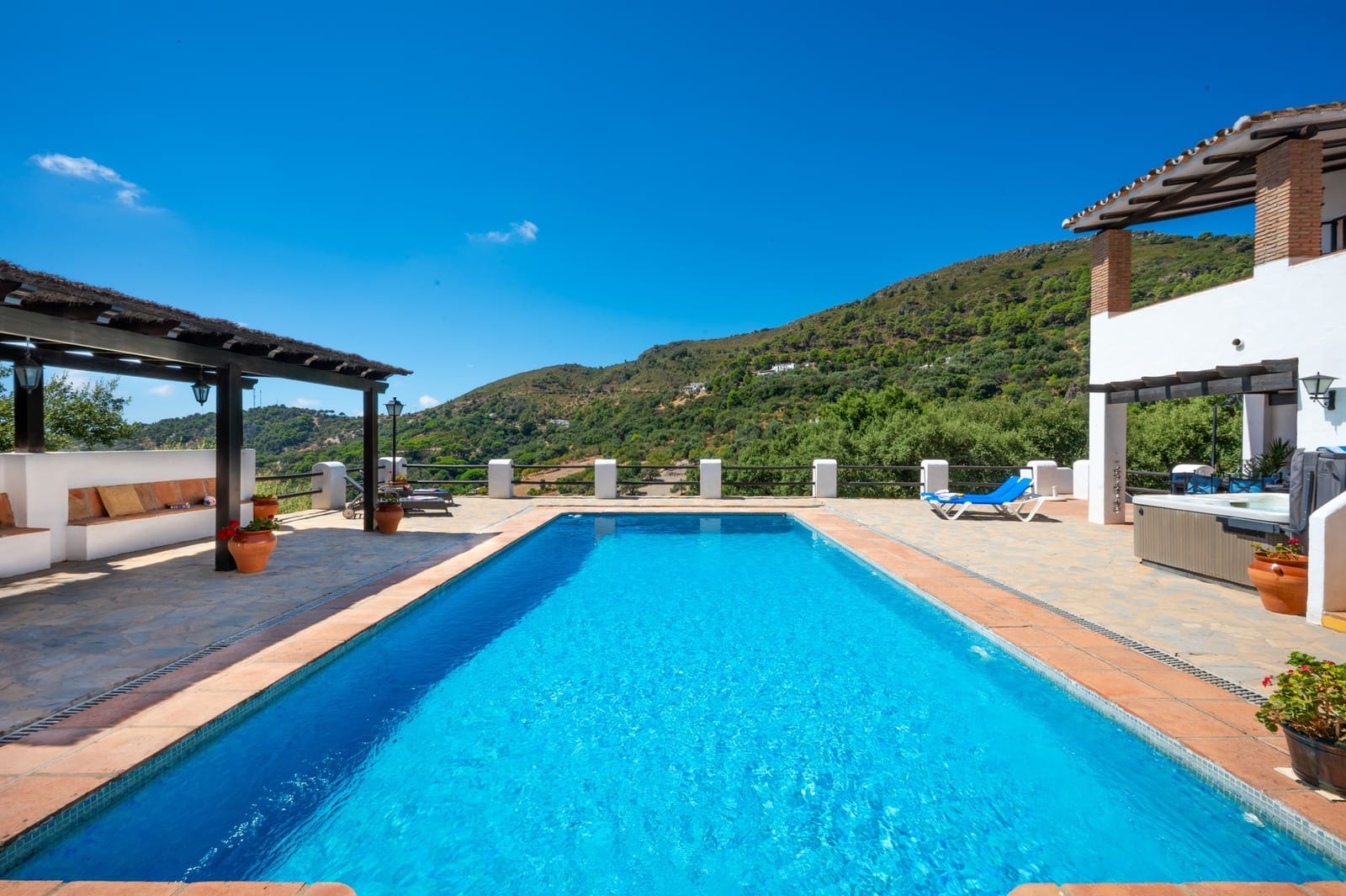 4 bedroom Villa for sale in Casares with pool garage - € 1,100,000 (Ref: 9878343)