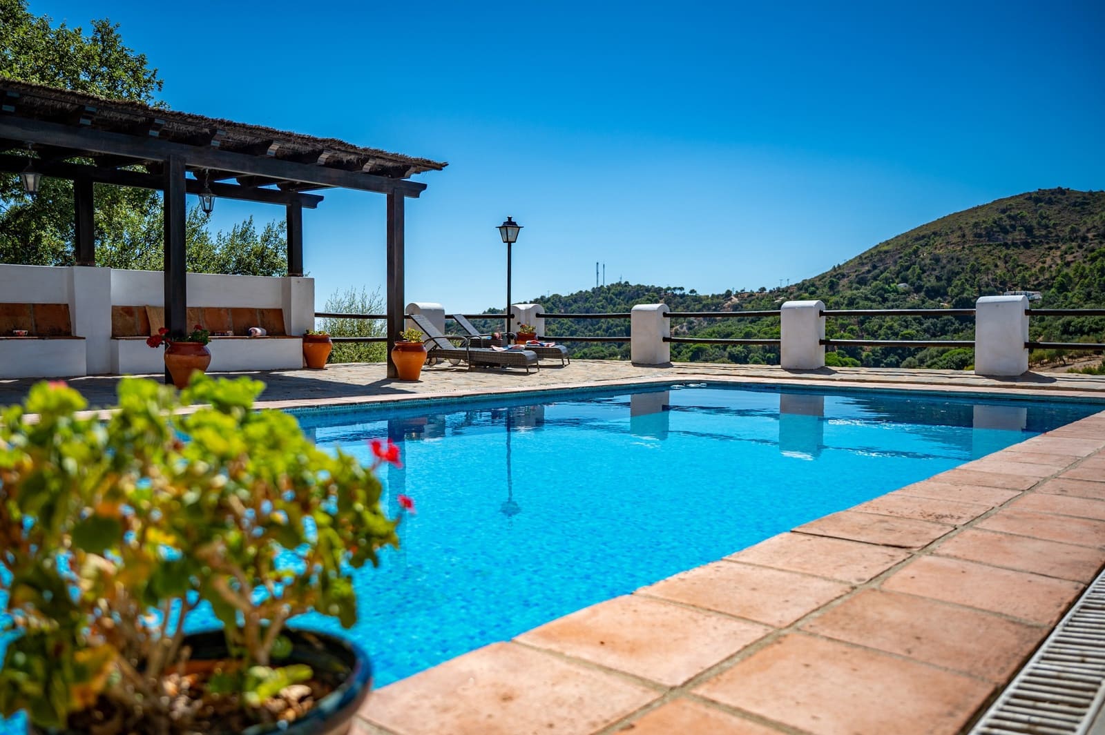 4 bedroom Villa for sale in Casares with pool garage - € 1,100,000 (Ref: 9878343)