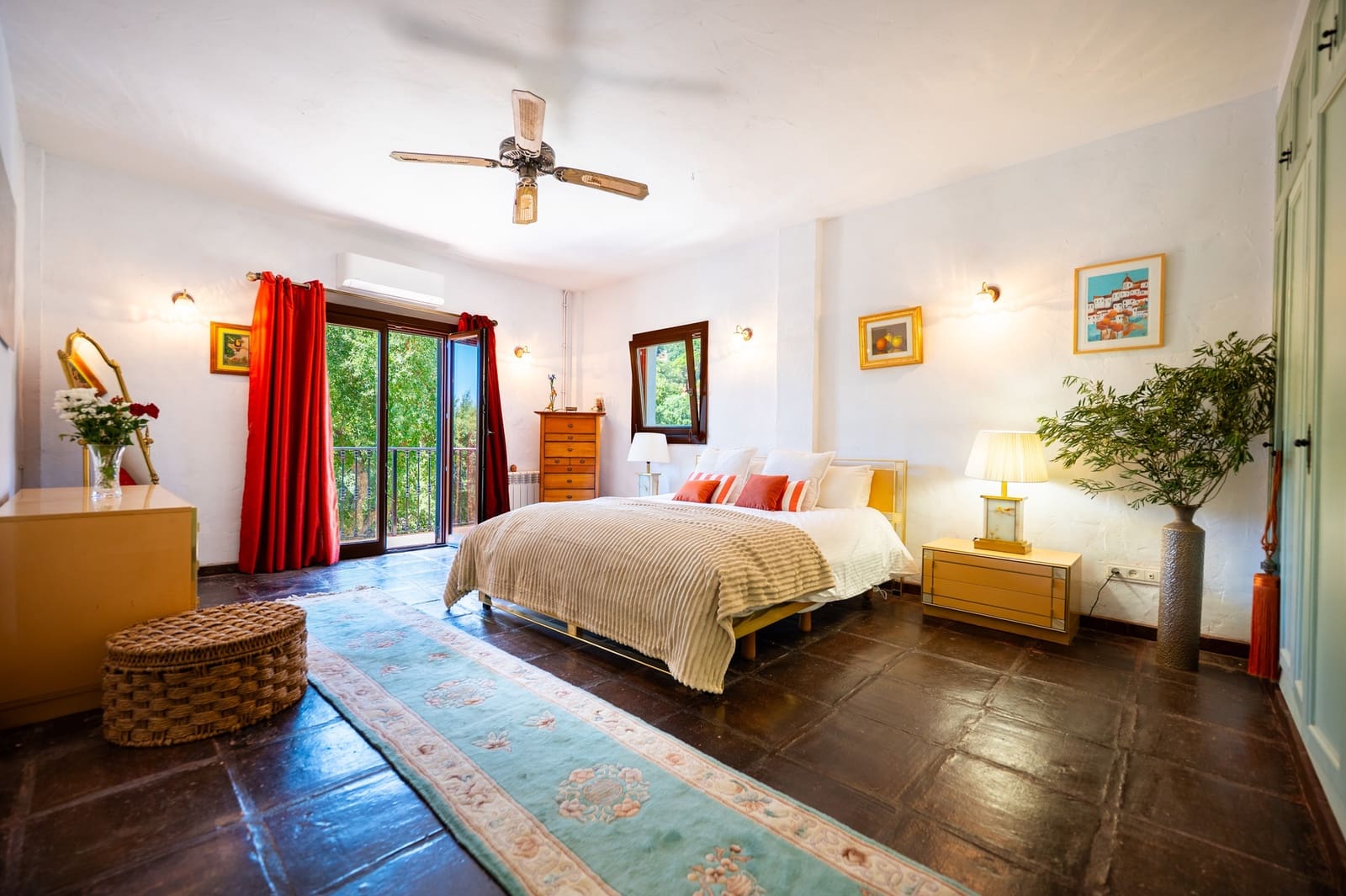 4 bedroom Villa for sale in Casares with pool garage - € 1,100,000 (Ref: 9878343)