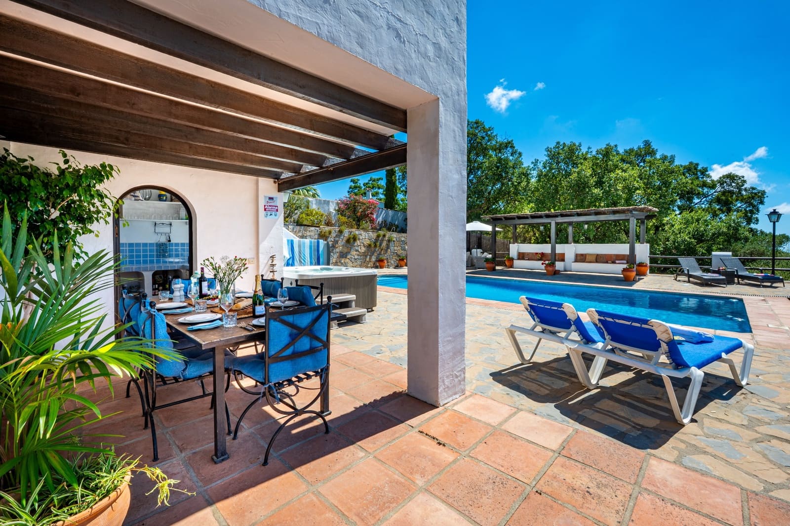 4 bedroom Villa for sale in Casares with pool garage - € 1,100,000 (Ref: 9878343)