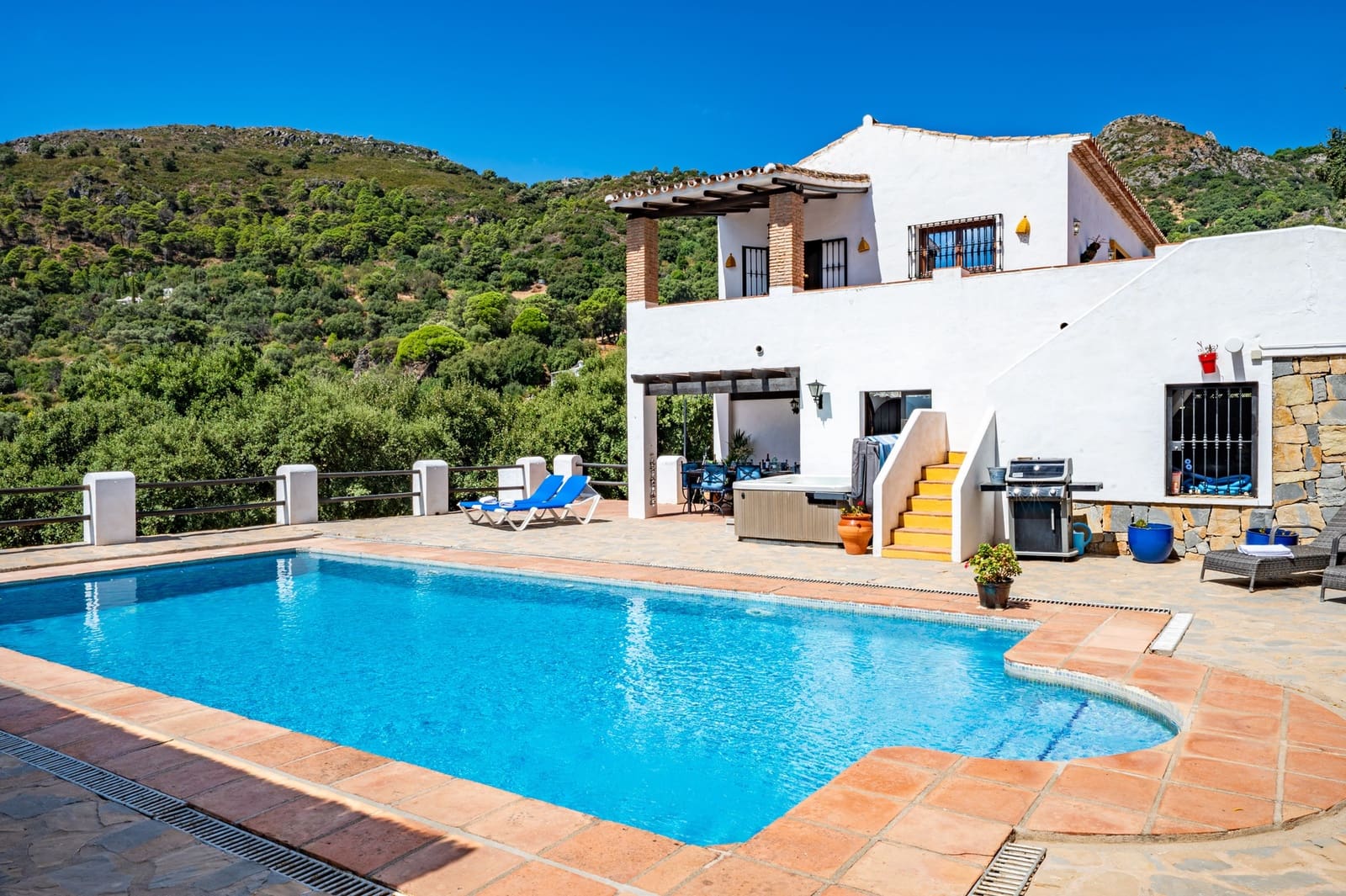 4 bedroom Villa for sale in Casares with pool garage - € 1,100,000 (Ref: 9878343)