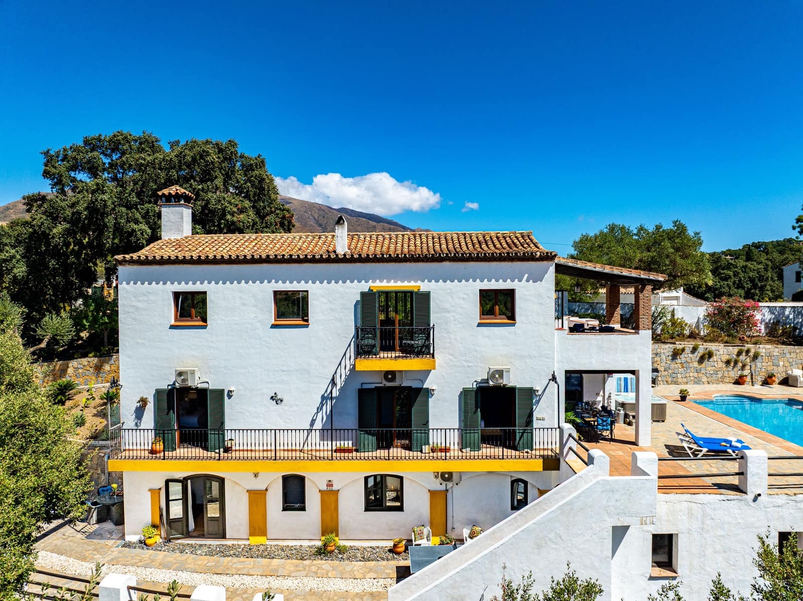 4 bedroom Villa for sale in Casares with pool garage - € 1,100,000 (Ref: 9878343)