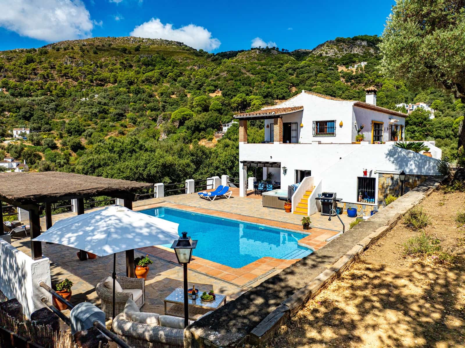 4 bedroom Villa for sale in Casares with pool garage - € 1,100,000 (Ref: 9878343)