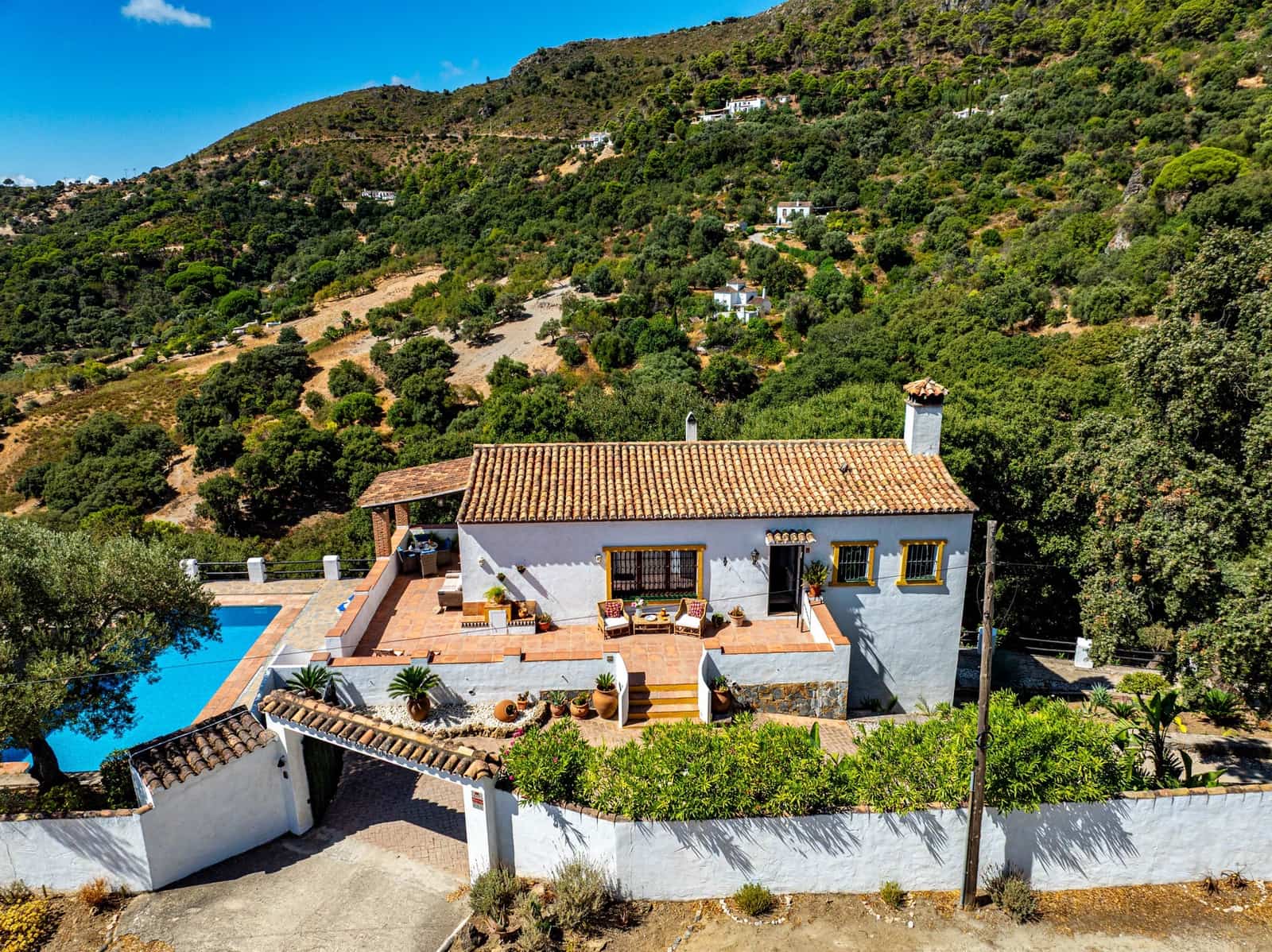 4 bedroom Villa for sale in Casares with pool garage - € 1,100,000 (Ref: 9878343)