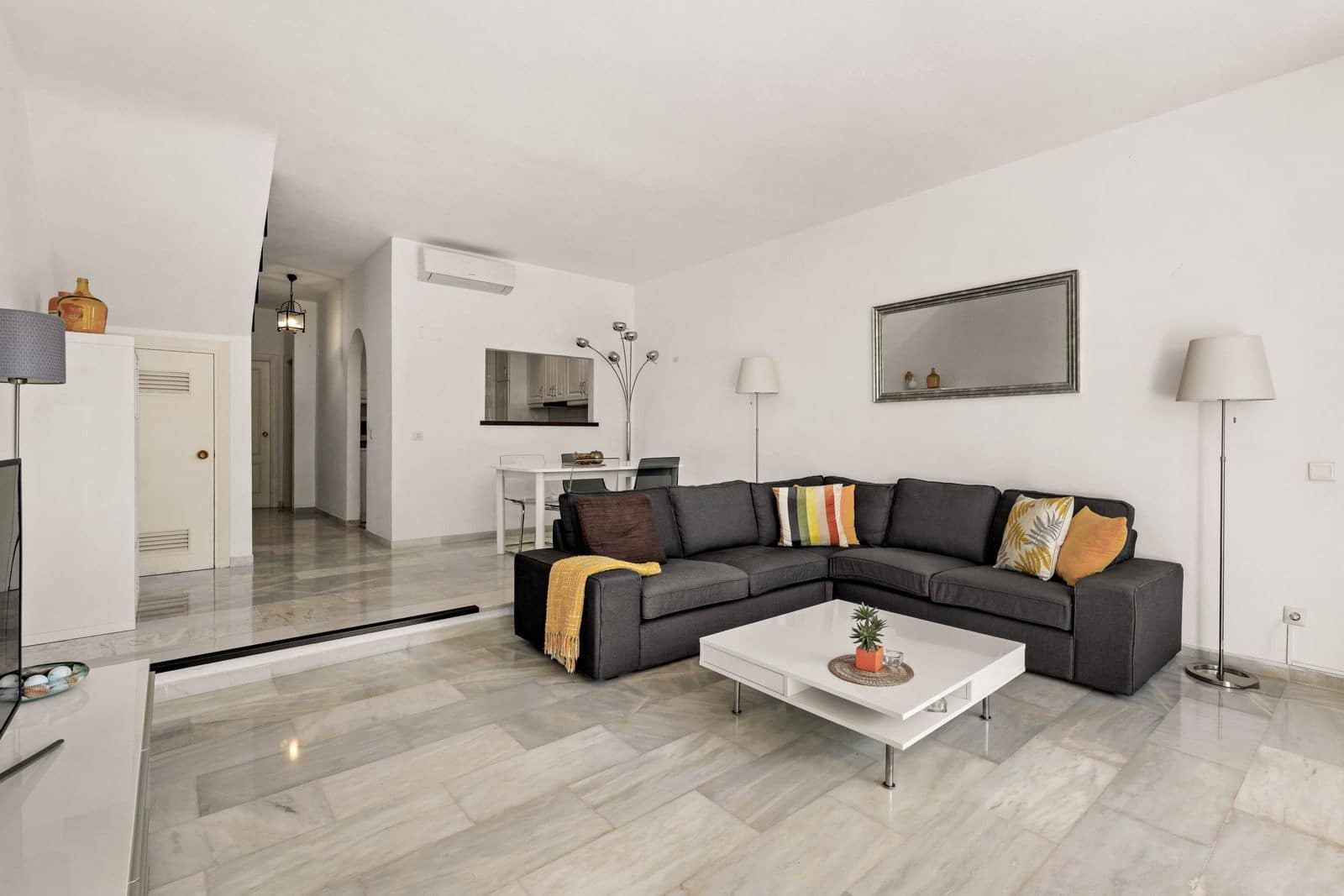2 quarto Casa em Banda para venda em Aloha Golf - 635 000 € (Ref: 9878348)
