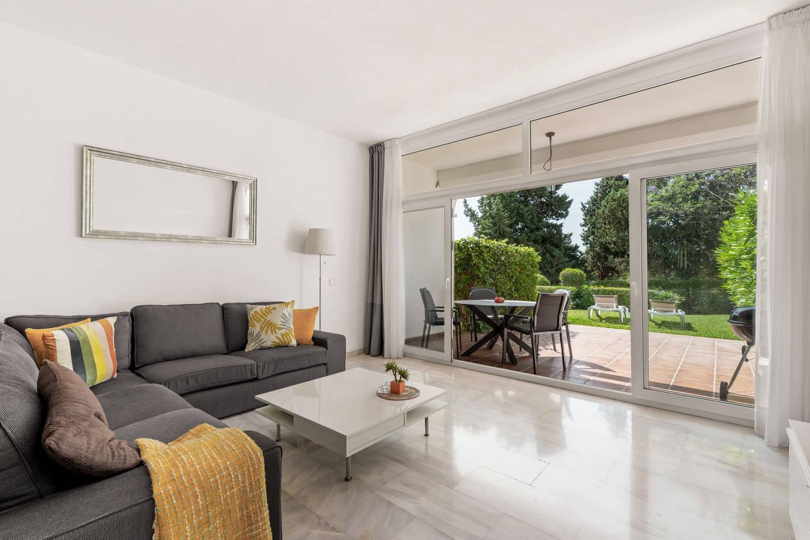2 quarto Casa em Banda para venda em Aloha Golf - 635 000 € (Ref: 9878348)