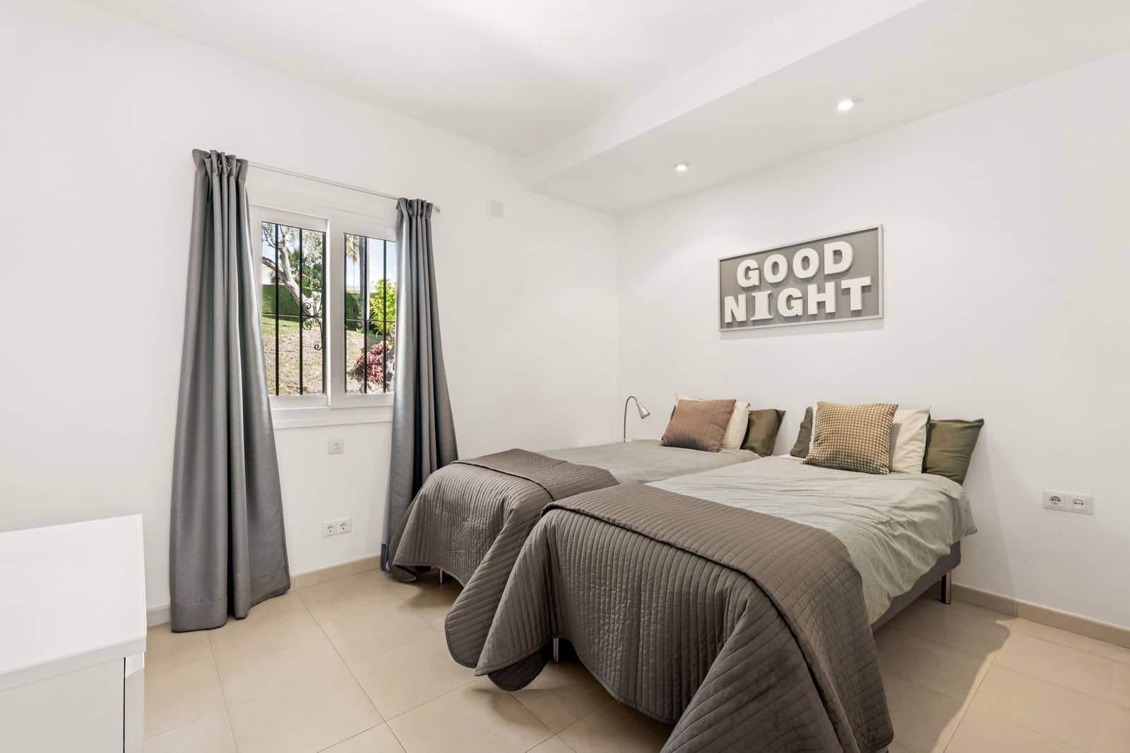 2 quarto Casa em Banda para venda em Aloha Golf - 635 000 € (Ref: 9878348)
