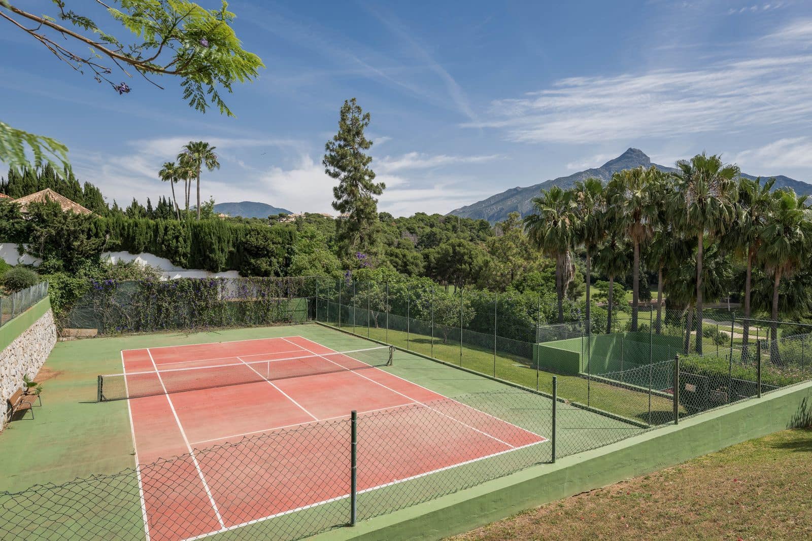 2 quarto Casa em Banda para venda em Aloha Golf - 635 000 € (Ref: 9878348)