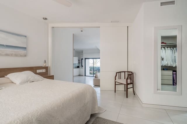 2 soverom Penthouse til salgs i Cabopino, Marbella - € 995 000 (Ref: 9878353)