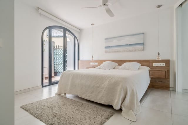 2 soverom Penthouse til salgs i Cabopino, Marbella - € 995 000 (Ref: 9878353)