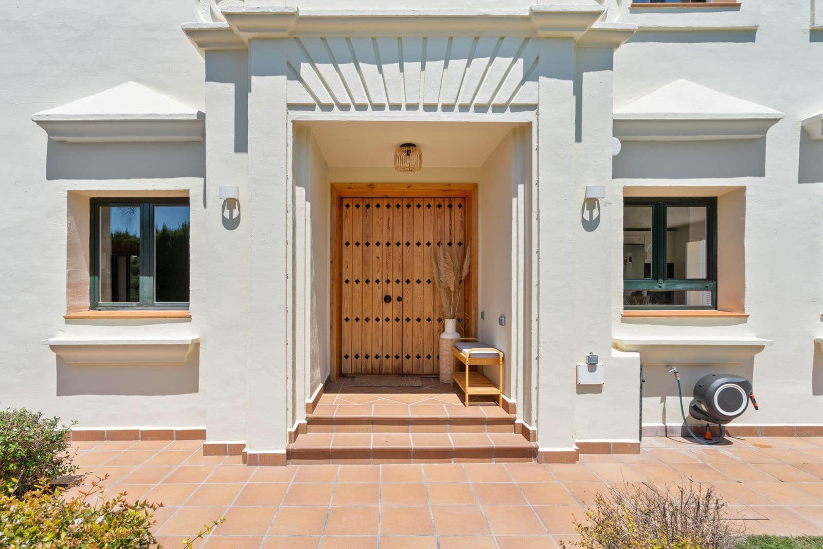 4 bedroom Semi-detached Villa for sale in Sotogrande - € 1,250,000 (Ref: 9878365)