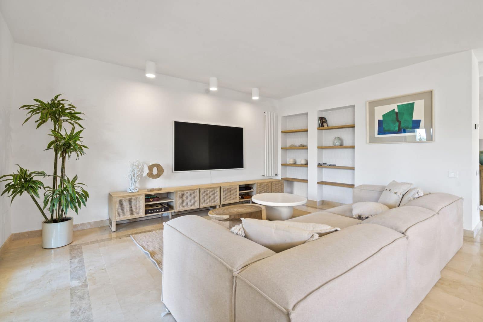 4 bedroom Semi-detached Villa for sale in Sotogrande - € 1,250,000 (Ref: 9878365)