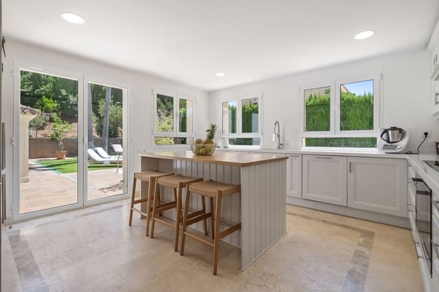 4 soveværelse Semi-Rækkehus til salg i Sotogrande, San Roque - € 1.250.000 (Ref: 9878365)