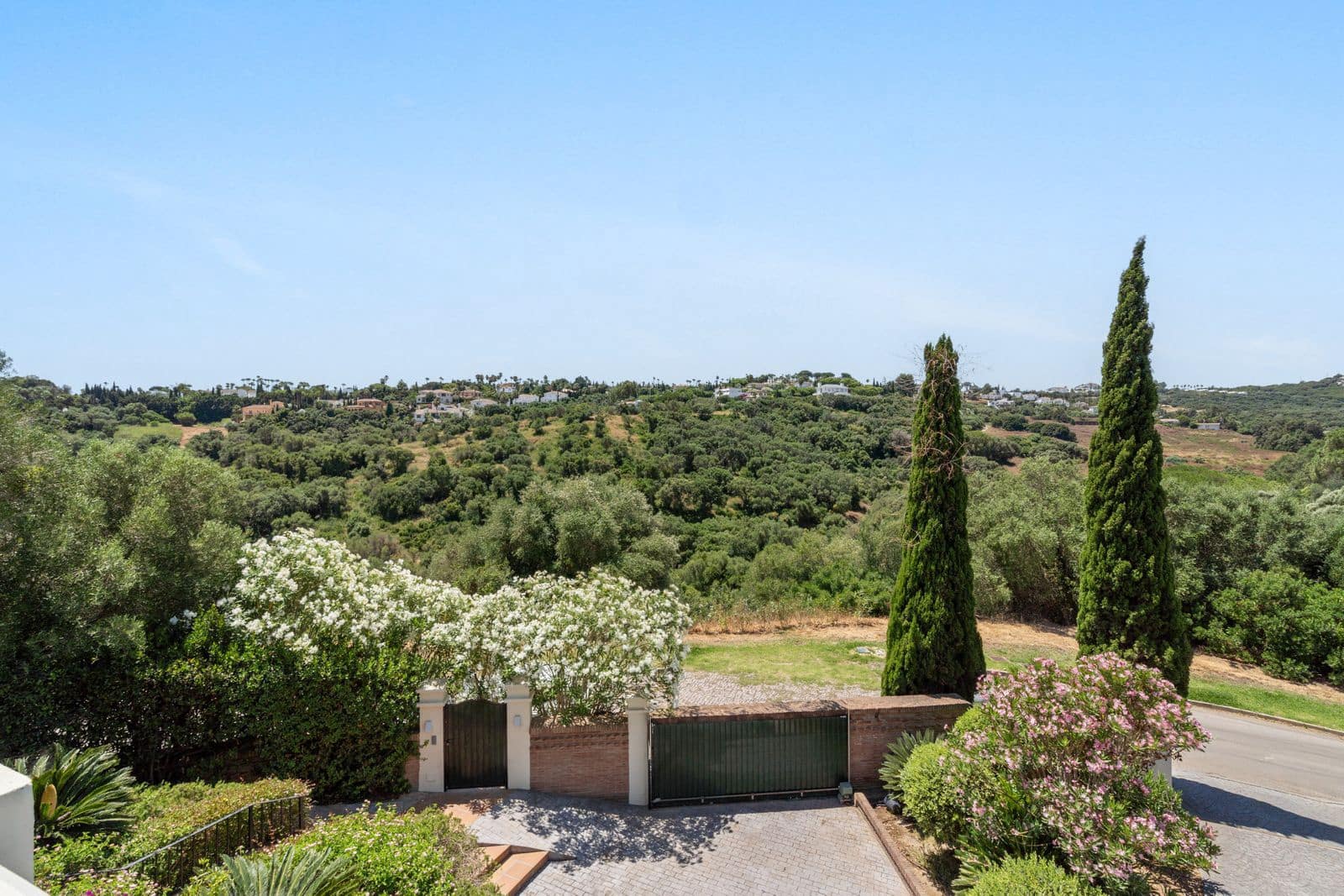 4 bedroom Semi-detached Villa for sale in Sotogrande - € 1,250,000 (Ref: 9878365)