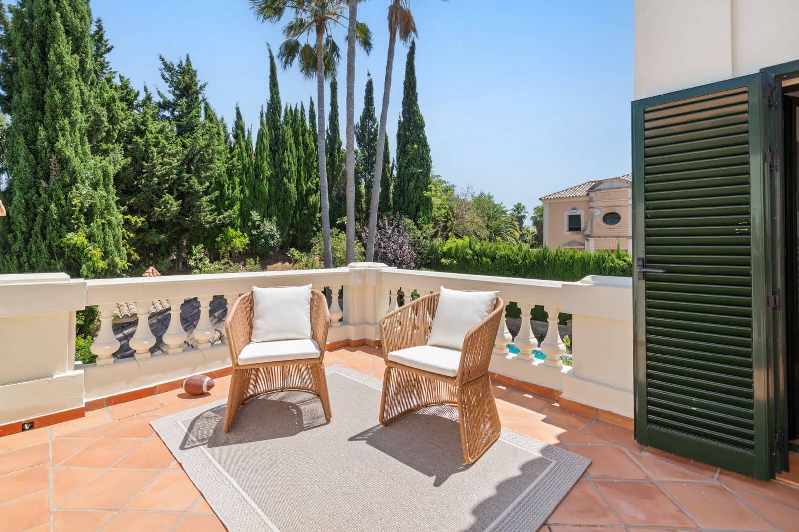 4 bedroom Semi-detached Villa for sale in Sotogrande - € 1,250,000 (Ref: 9878365)