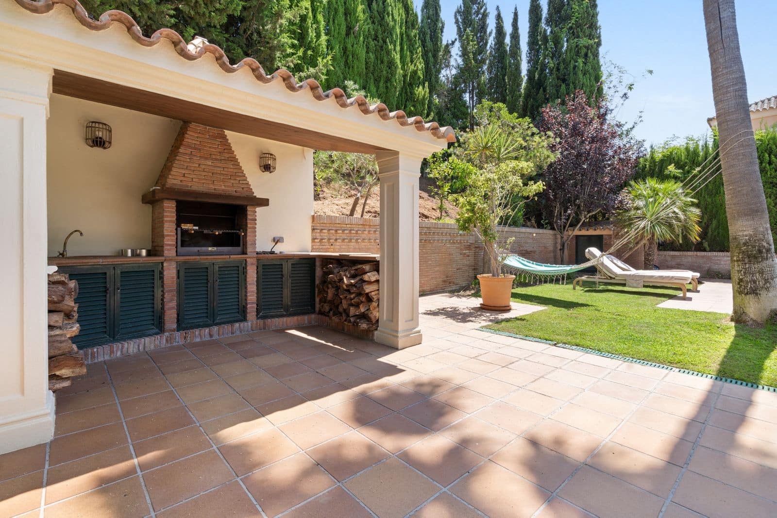 4 bedroom Semi-detached Villa for sale in Sotogrande - € 1,250,000 (Ref: 9878365)