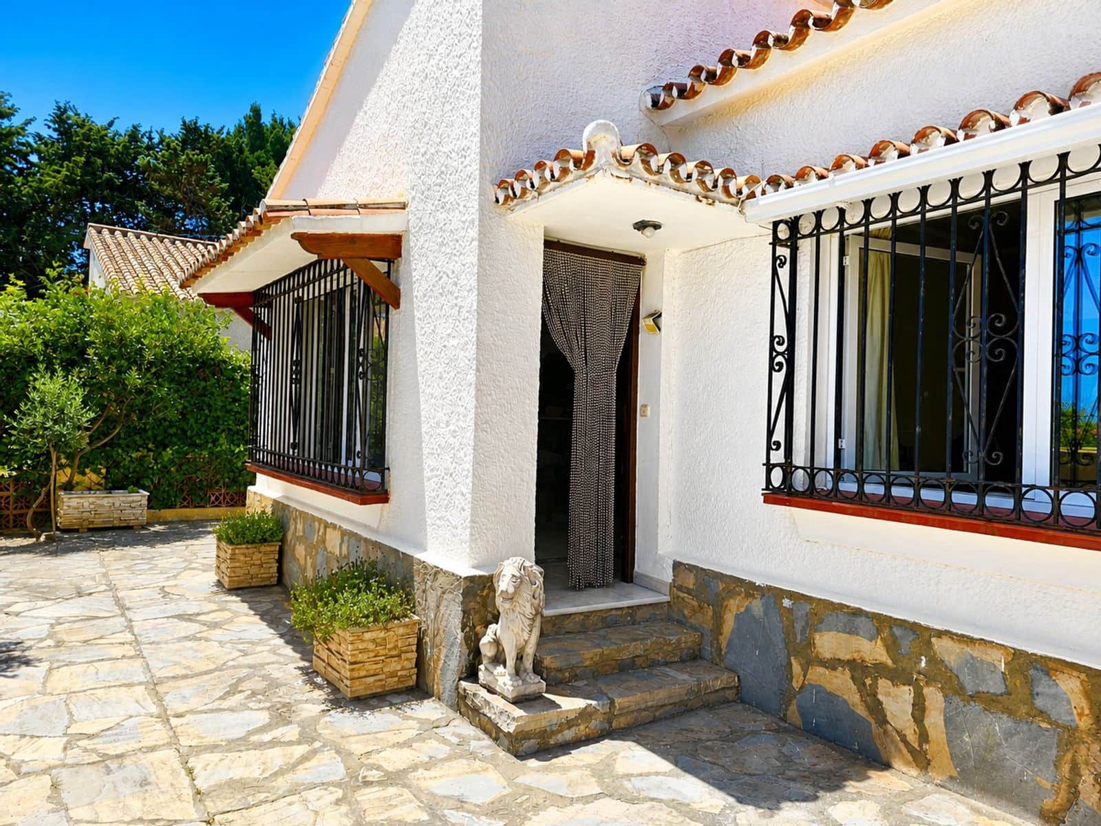 3 bedroom Villa for sale in La Duquesa / Puerto de la Duquesa - € 595,000 (Ref: 9878381)