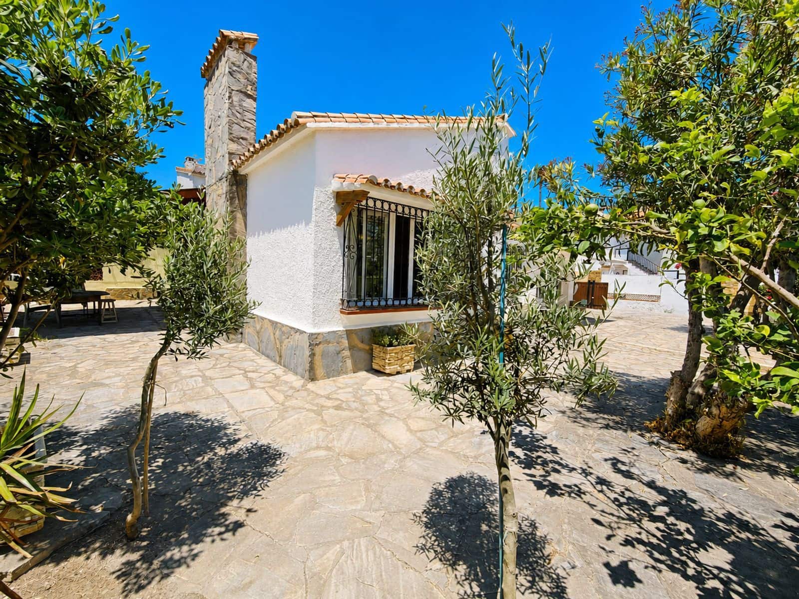 3 bedroom Villa for sale in La Duquesa / Puerto de la Duquesa - € 595,000 (Ref: 9878381)