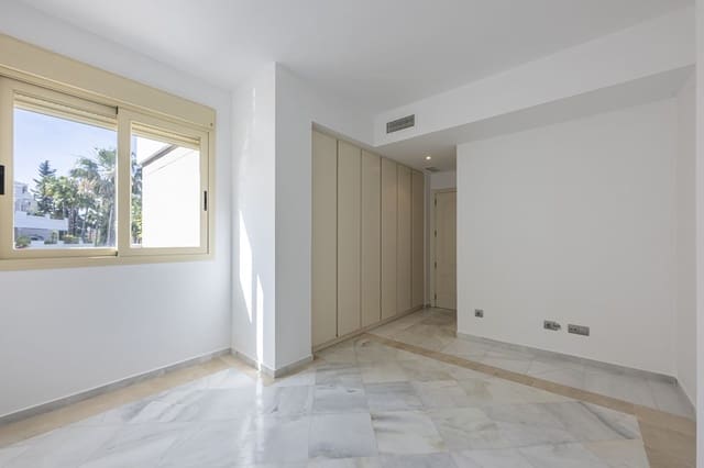 2 chambre Appartement à vendre à Aloha Golf, Marbella - 520 000 € (Ref: 9878390)