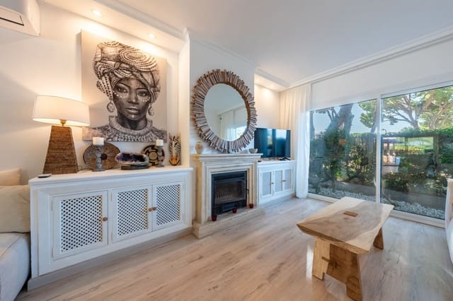 3 quarto Moradia Geminada para venda em Hacienda Las Chapas, Marbella - 795 000 € (Ref: 9878395)