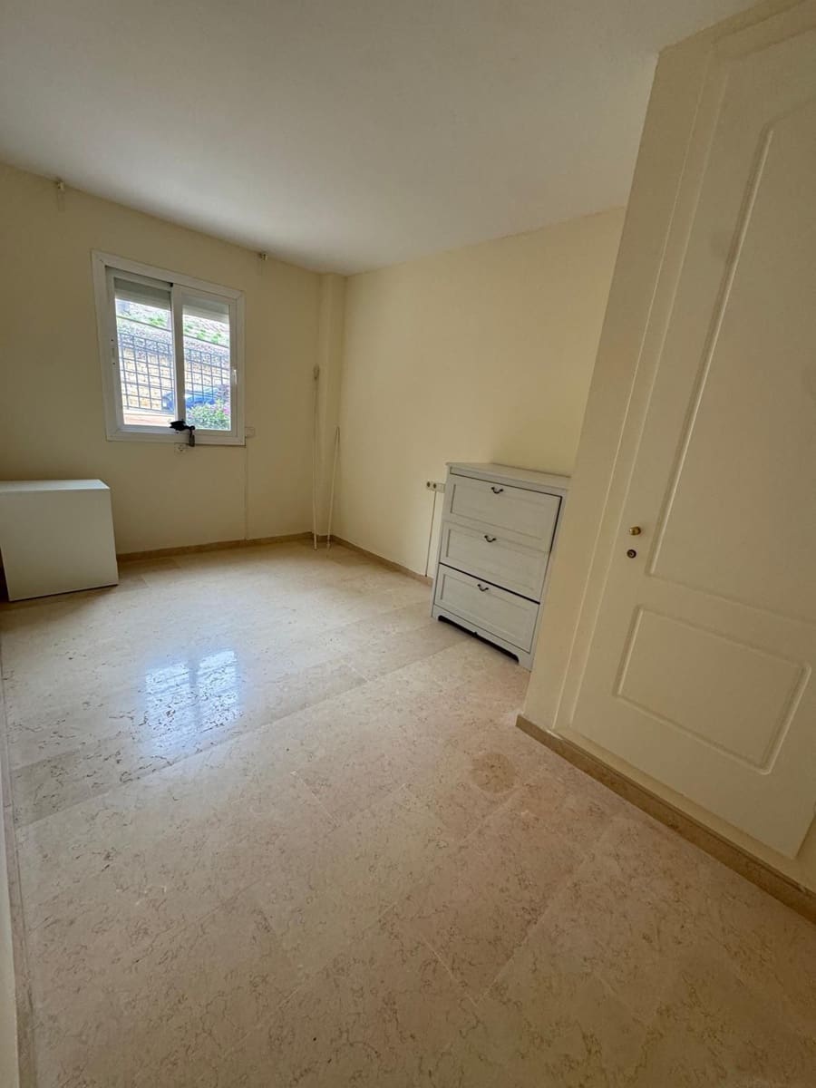 Apartamento de 3 habitaciones en Elviria en venta - 450.000 € (Ref: 9878399)