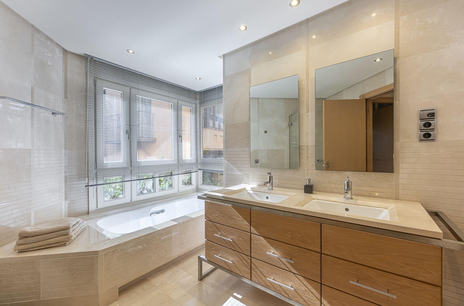 3 bedroom Apartment for sale in Golden Mile - € 1,795,000 (Ref: 9878404)