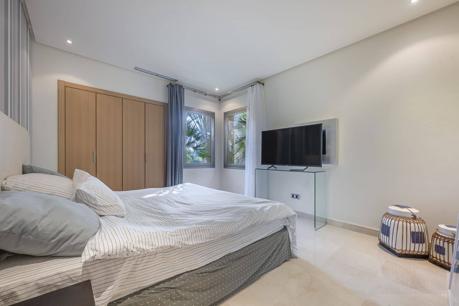 3 bedroom Apartment for sale in Golden Mile - € 1,795,000 (Ref: 9878404)