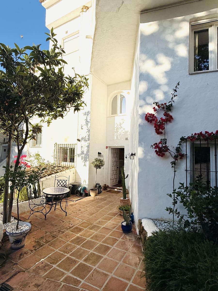 4 bedroom Semi-detached Villa for sale in Los Monteros - € 720,000 (Ref: 9878413)