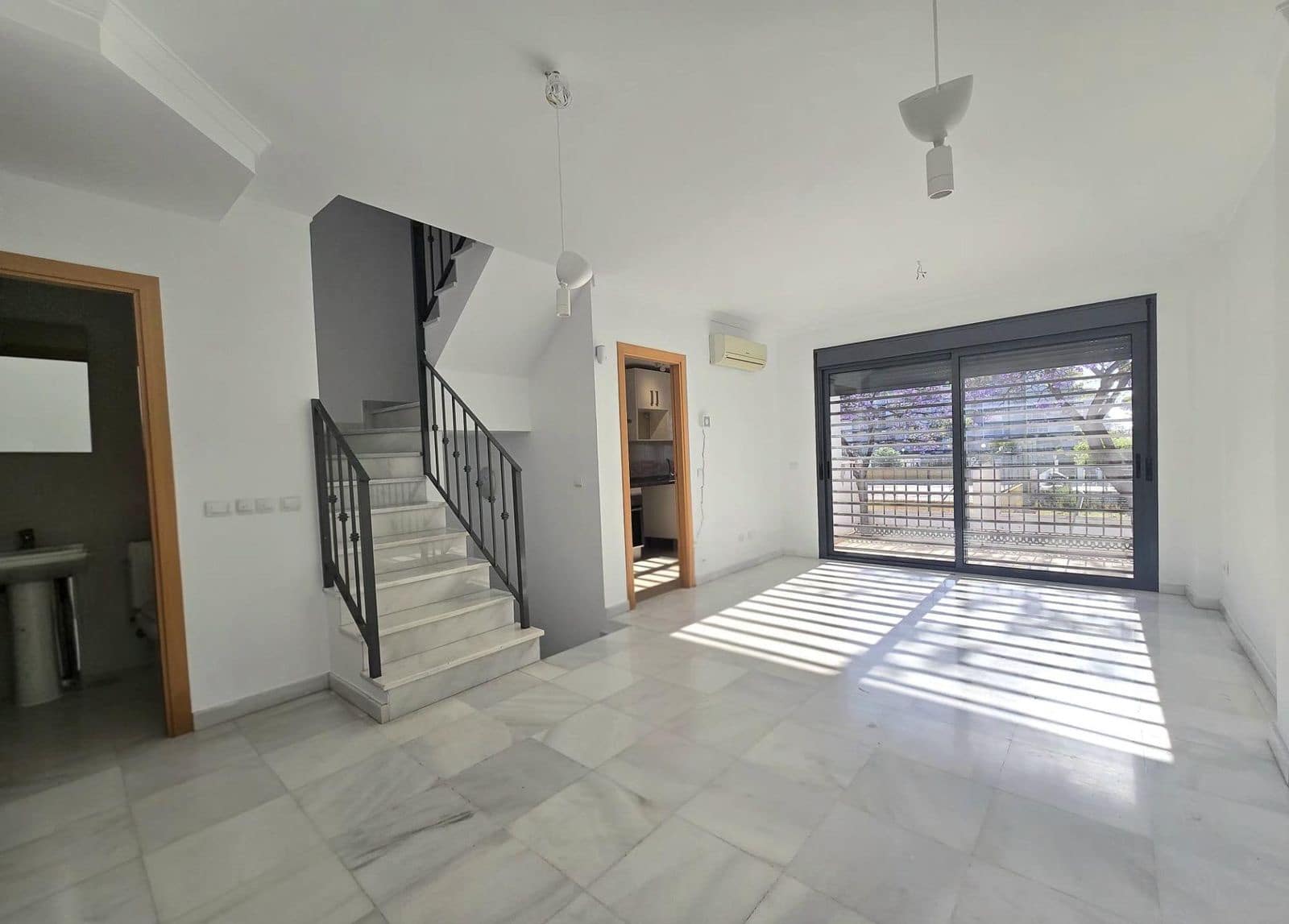 4 soveværelse Semi-Rækkehus til salg i Benalmadena Costa - € 440.000 (Ref: 9878417)