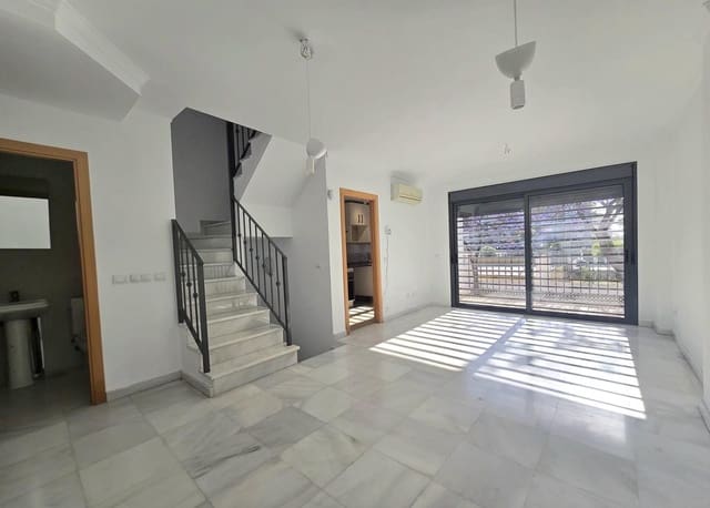 4 soveværelse Semi-Rækkehus til salg i Benalmadena Costa, Benalmádena - € 440.000 (Ref: 9878417)