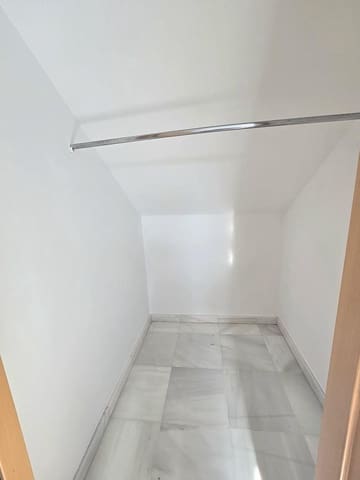 4 soveværelse Semi-Rækkehus til salg i Benalmadena Costa, Benalmádena - € 440.000 (Ref: 9878417)