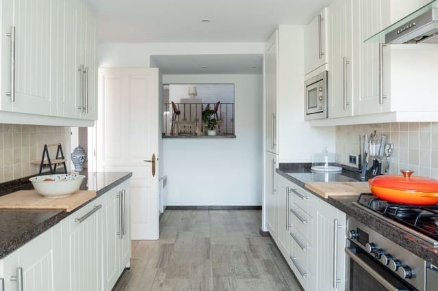 4 soveværelse Byhus til salg i La Heredia, Benahavís - € 750.000 (Ref: 9878423)