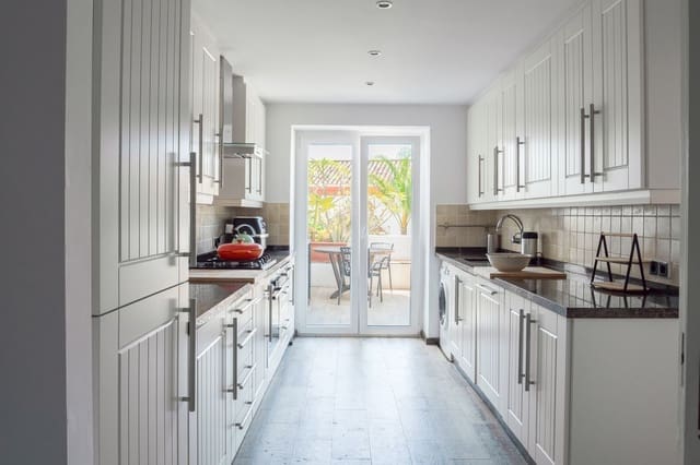 4 soveværelse Byhus til salg i La Heredia, Benahavís - € 750.000 (Ref: 9878423)