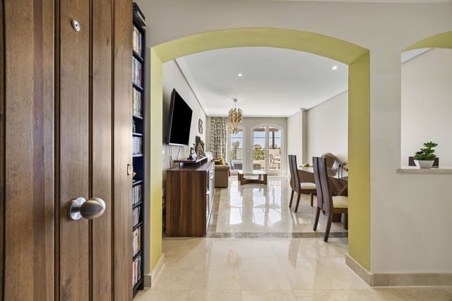 3 soveværelse Penthouse til salg i Los Arqueros, Benahavís - € 545.000 (Ref: 9878427)