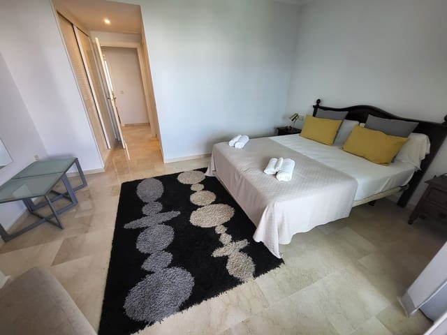 4 slaapkamer Penthouse te koop in Puerto Banus, Marbella - € 1.050.000 (Ref: 9878435)