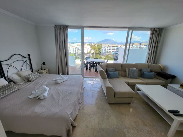 4 slaapkamer Penthouse te koop in Puerto Banus, Marbella - € 1.050.000 (Ref: 9878435)